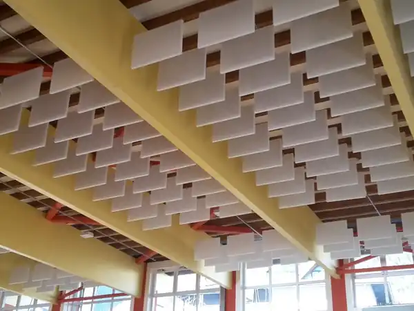 Pannelli fonoassorbenti sospesi a soffitto all’Agenzia delle Dogane di Roma
